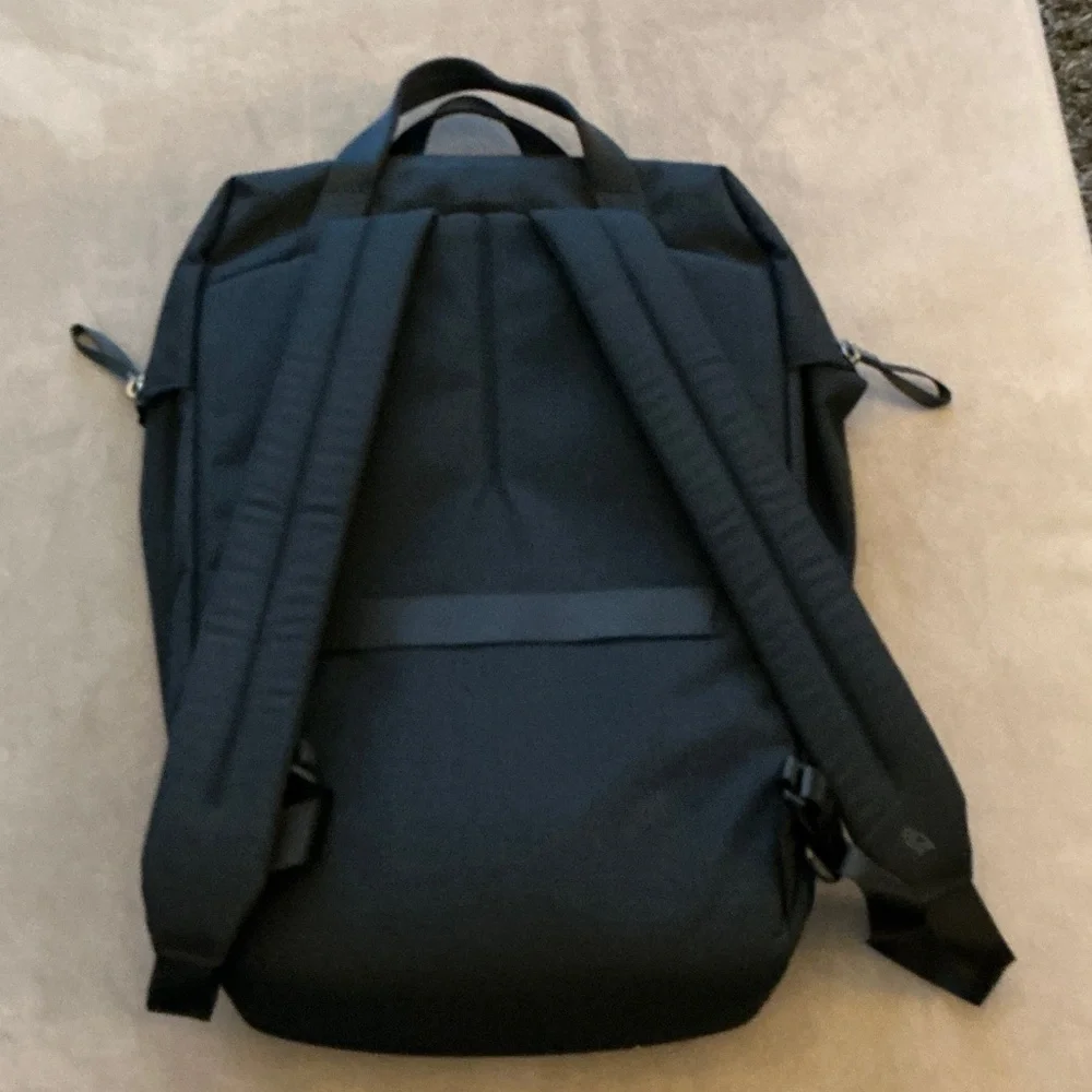 Bellroy Via Workpack in Black - Picture 9 of 12
